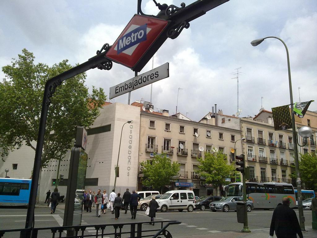 Apartamentos Madrid Centro B Exterior photo